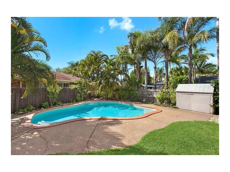 100 Waitomo Street, Broadbeach Waters QLD 4218