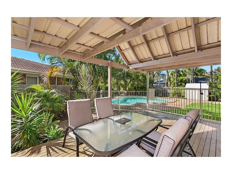 100 Waitomo Street, Broadbeach Waters QLD 4218
