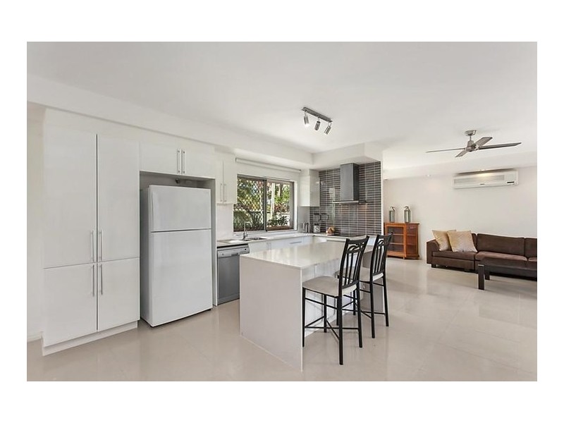 100 Waitomo Street, Broadbeach Waters QLD 4218