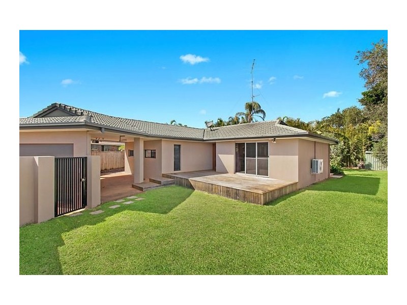 100 Waitomo Street, Broadbeach Waters QLD 4218