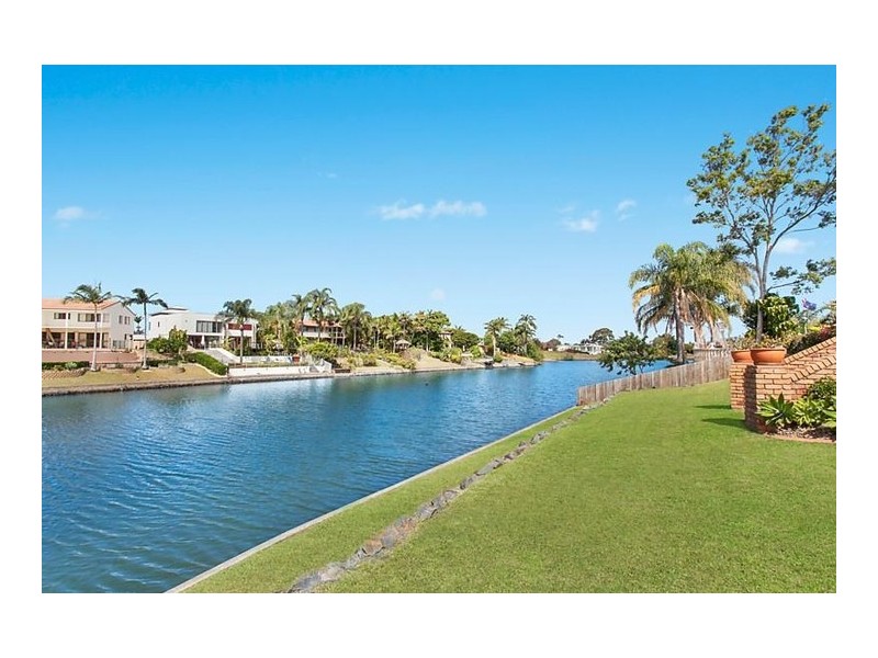 9 Naranja Crescent, Benowa Waters QLD 4217