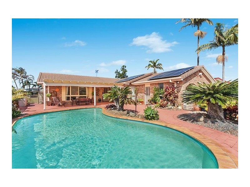 9 Naranja Crescent, Benowa Waters QLD 4217