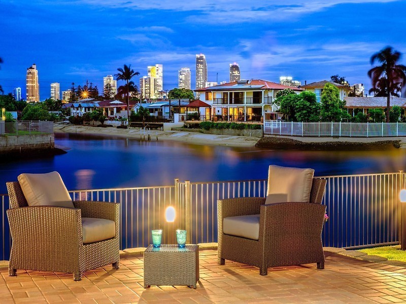 16 Alvarado Court, Broadbeach Waters QLD 4218