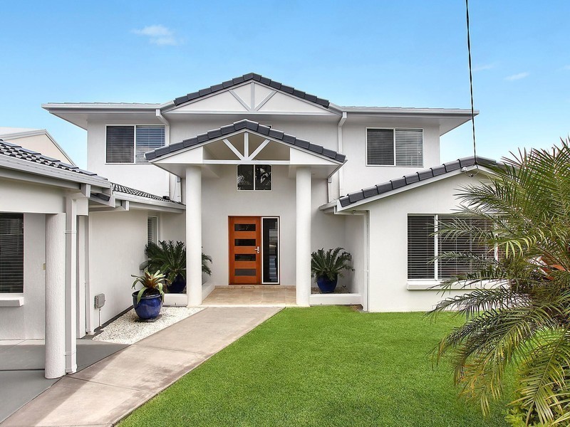 16 Alvarado Court, Broadbeach Waters QLD 4218