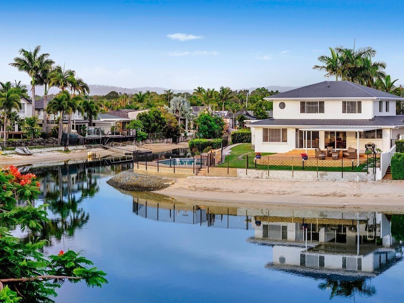 16 Alvarado Court, Broadbeach Waters QLD 4218