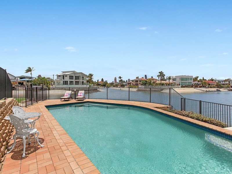 16 Alvarado Court, Broadbeach Waters QLD 4218