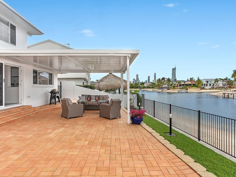 16 Alvarado Court, Broadbeach Waters QLD 4218