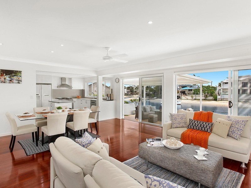 16 Alvarado Court, Broadbeach Waters QLD 4218