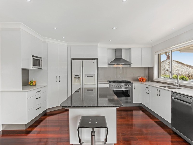 16 Alvarado Court, Broadbeach Waters QLD 4218