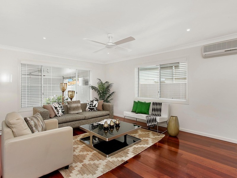 16 Alvarado Court, Broadbeach Waters QLD 4218