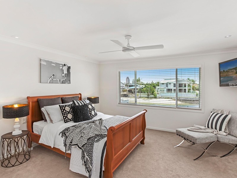 16 Alvarado Court, Broadbeach Waters QLD 4218