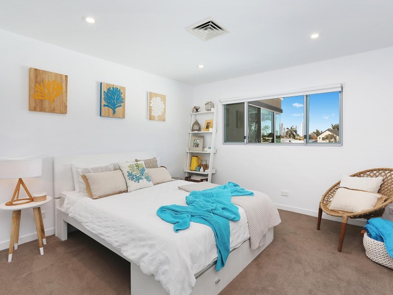8 Wallaby Place, Sorrento QLD 4217