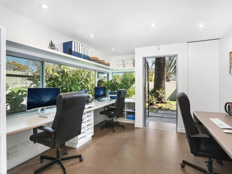 8 Wallaby Place, Sorrento QLD 4217