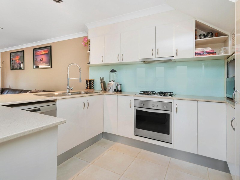 1/52 Billington Street, Labrador QLD 4215