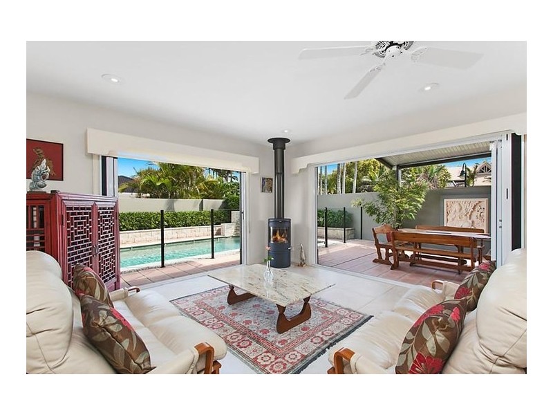 129 Santa Cruz Boulevard, Clear Island Waters QLD 4226