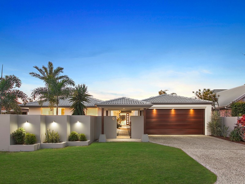 8 Wanneroo Court, Mermaid Waters QLD 4218