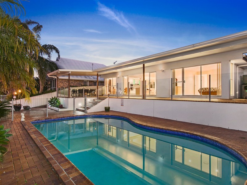 8 Wanneroo Court, Mermaid Waters QLD 4218