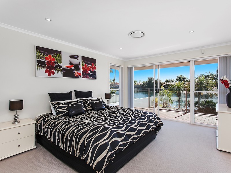 8 Wanneroo Court, Mermaid Waters QLD 4218