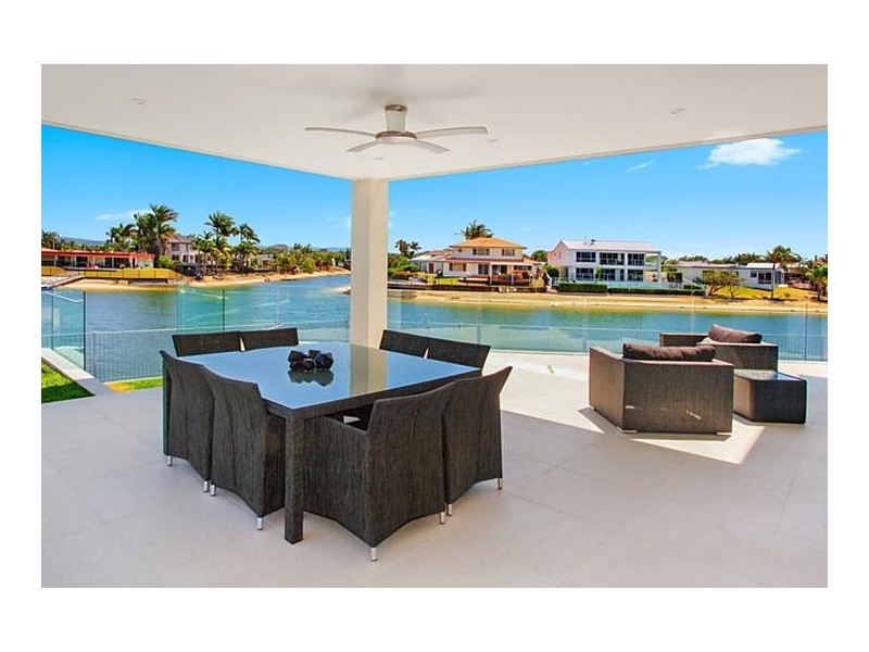 16 Carmel Court, Broadbeach Waters QLD 4218