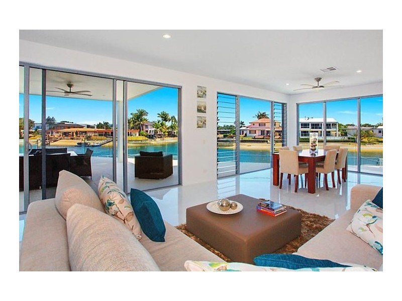 16 Carmel Court, Broadbeach Waters QLD 4218