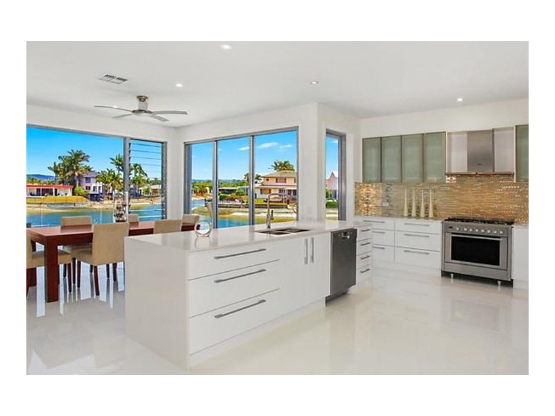 16 Carmel Court, Broadbeach Waters QLD 4218