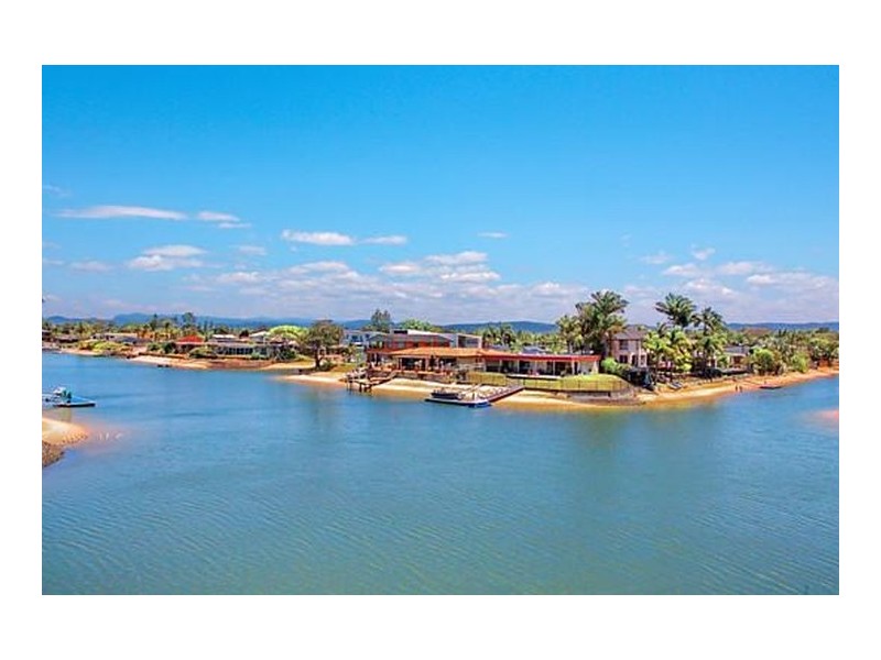 16 Carmel Court, Broadbeach Waters QLD 4218