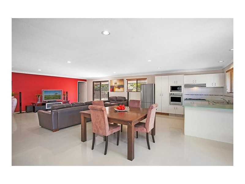16 Salacia Avenue, Mermaid Waters QLD 4218