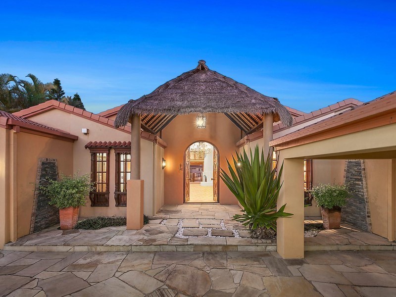 19 Charolais Crescent, Benowa Waters QLD 4217