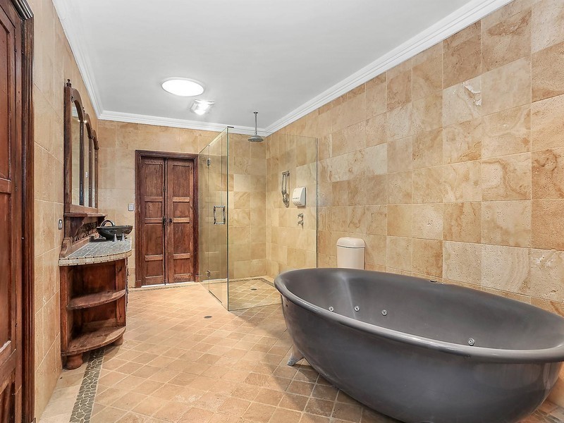 19 Charolais Crescent, Benowa Waters QLD 4217