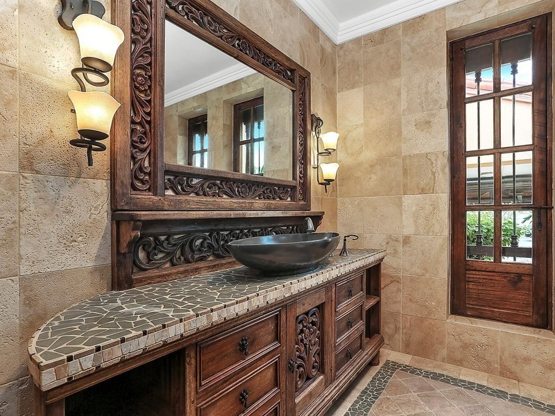 19 Charolais Crescent, Benowa Waters QLD 4217