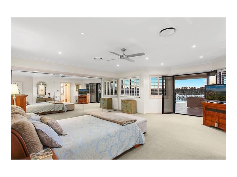 155 Santa Cruz Boulevard, Clear Island Waters QLD 4226