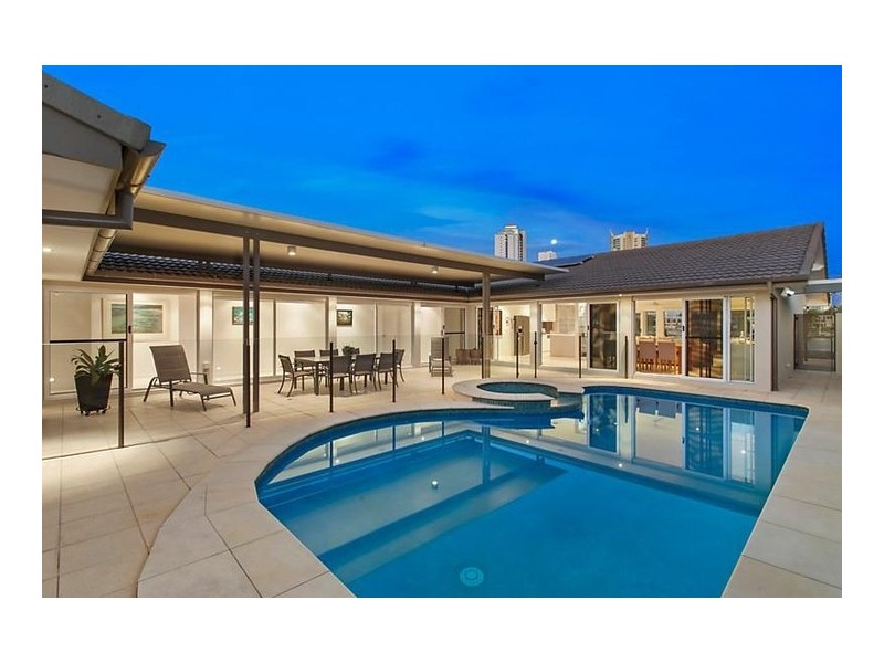 42 Admiralty Drive, Paradise Waters QLD 4217