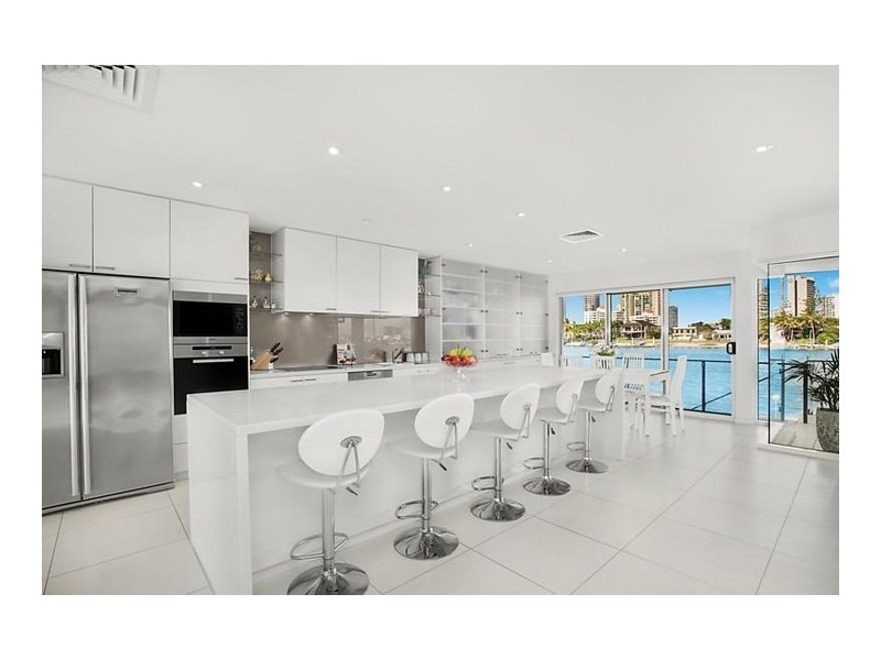 42 Admiralty Drive, Paradise Waters QLD 4217