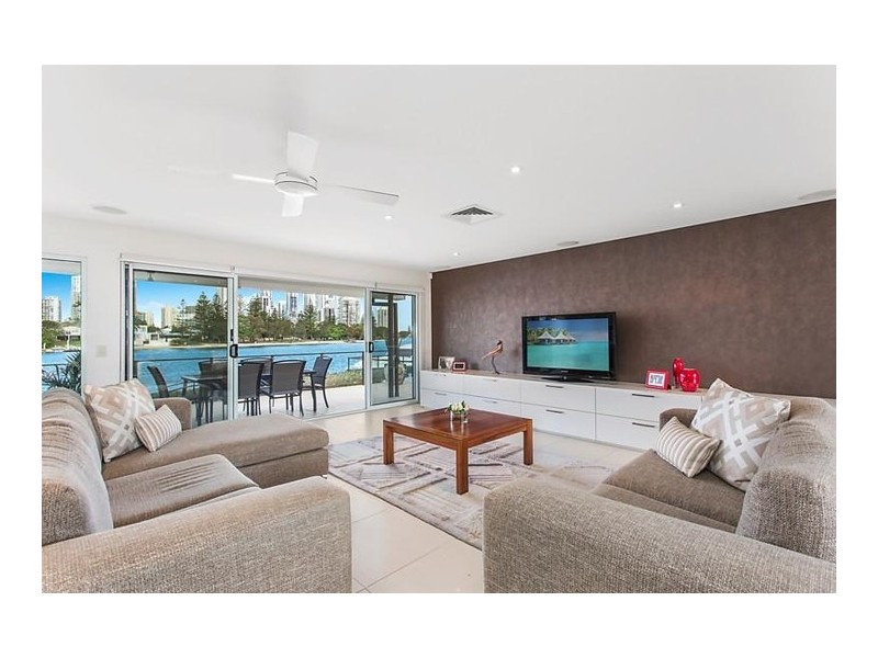 42 Admiralty Drive, Paradise Waters QLD 4217