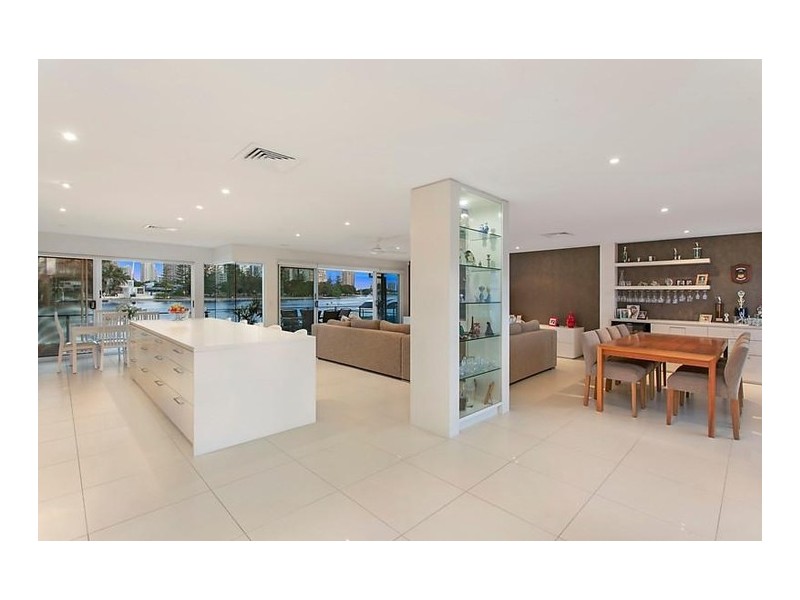 42 Admiralty Drive, Paradise Waters QLD 4217