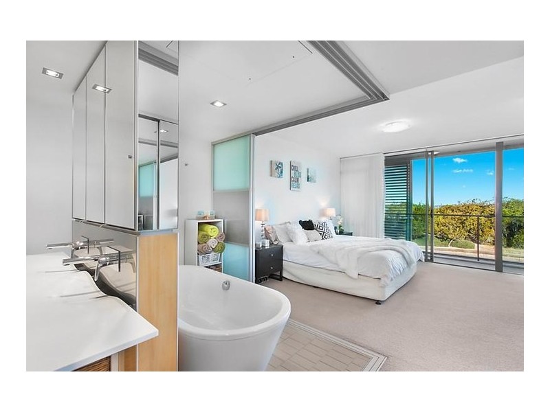 29204/2 Ephraim Island Parade, Paradise Point QLD 4216