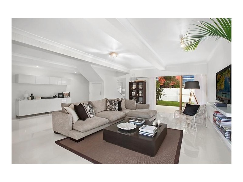 49 Woodroffe Avenue, Main Beach QLD 4217