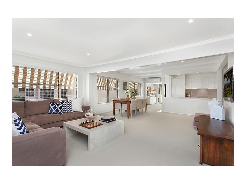 49 Woodroffe Avenue, Main Beach QLD 4217