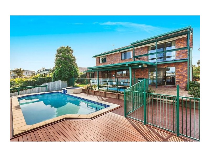 23 Naranja Crescent, Benowa Waters QLD 4217