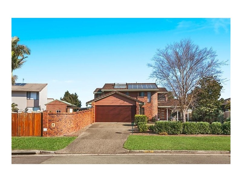 23 Naranja Crescent, Benowa Waters QLD 4217
