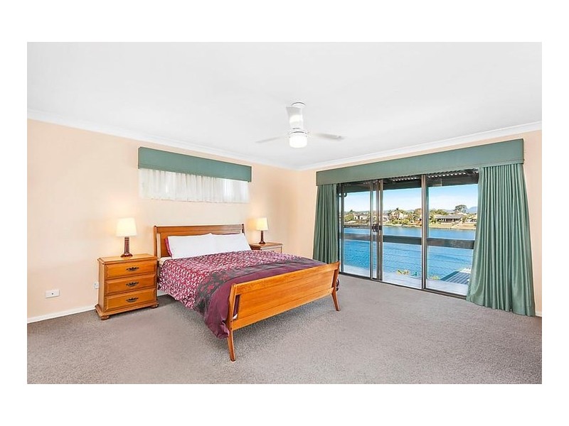 23 Naranja Crescent, Benowa Waters QLD 4217