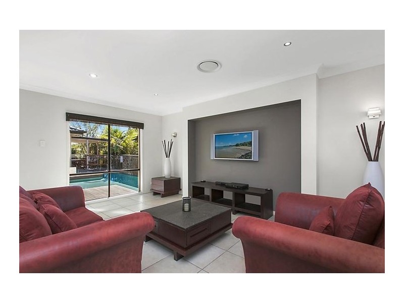 2 Beerwah Street, Pacific Pines QLD 4211