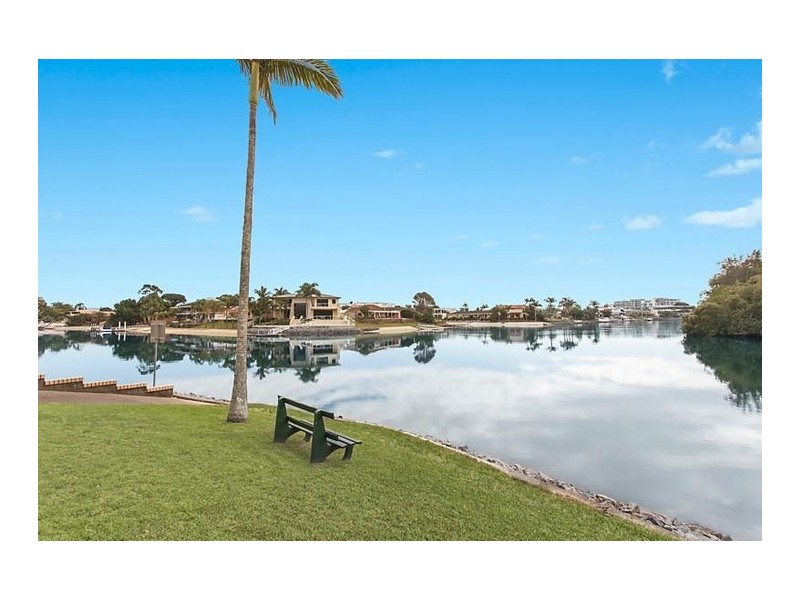 4/11 Hooker Boulevard, Broadbeach Waters QLD 4218