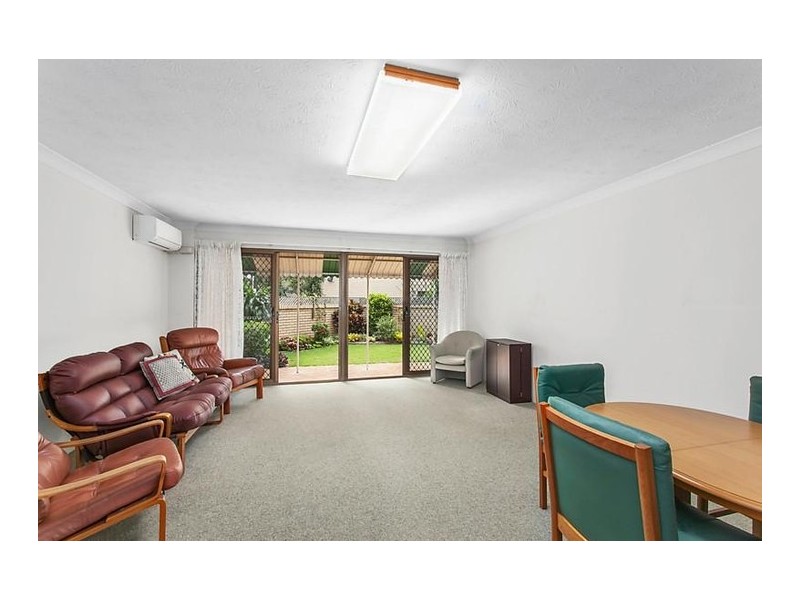 4/11 Hooker Boulevard, Broadbeach Waters QLD 4218