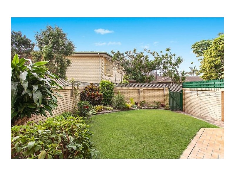 4/11 Hooker Boulevard, Broadbeach Waters QLD 4218