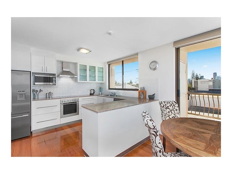 2/121 Hedges Avenue, Mermaid Beach QLD 4218