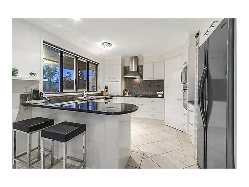 7 Caithness Court, Sorrento QLD 4217