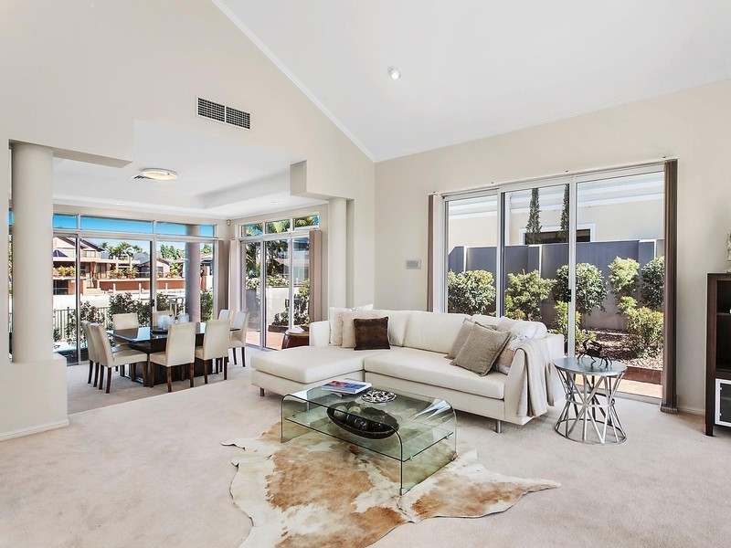 12 Buccaneer Court, Paradise Waters QLD 4217