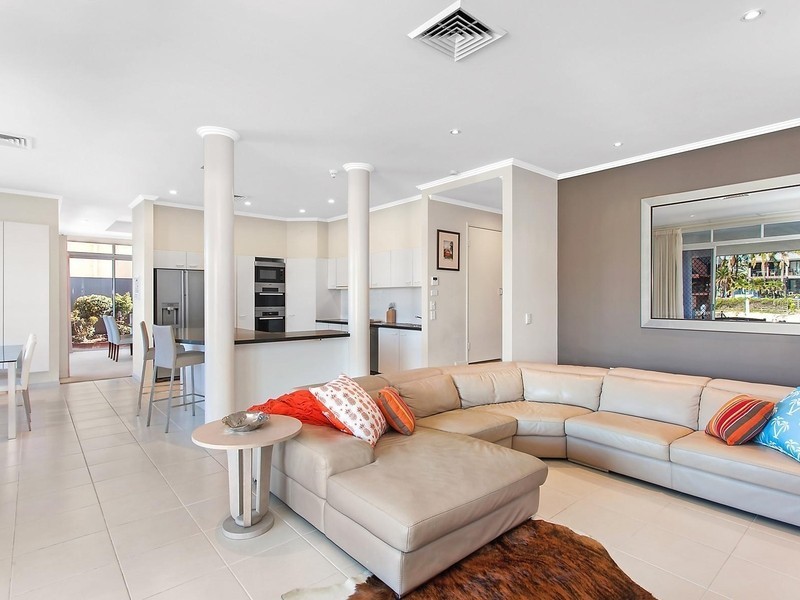 12 Buccaneer Court, Paradise Waters QLD 4217