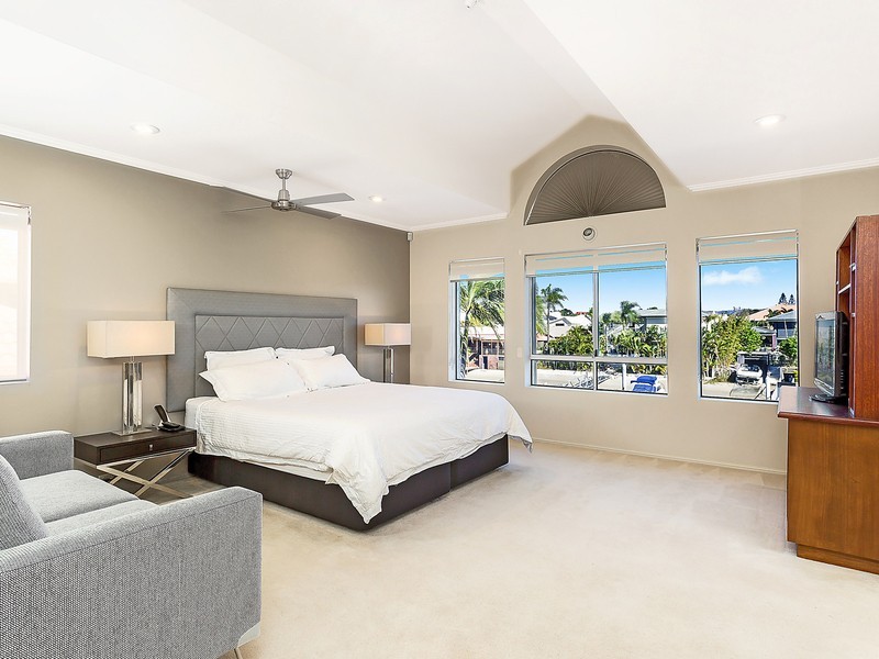 12 Buccaneer Court, Paradise Waters QLD 4217